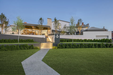 Farmers Home Hotel - Tourism Caloundra 1