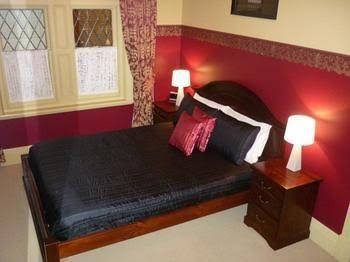 Triune House Bed & Breakfast - Tourism Caloundra 1