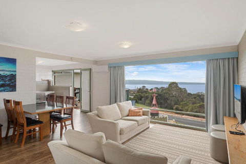 Whalevue Unit 2 - Tourism Caloundra 5