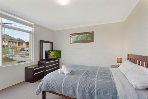 Whalevue Unit 2 - Tourism Caloundra 2