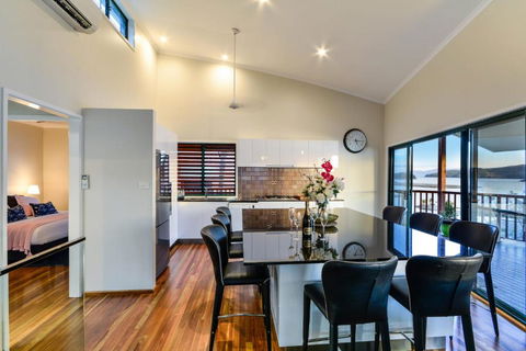 NEWLY BEAUTFULLY RENOVATED 16 The Casuarina 3 Bedroom House With 180 Degree Ocean Views - Tourism Caloundra 5