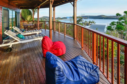 NEWLY BEAUTFULLY RENOVATED 16 The Casuarina 3 Bedroom House With 180 Degree Ocean Views - Tourism Caloundra 4