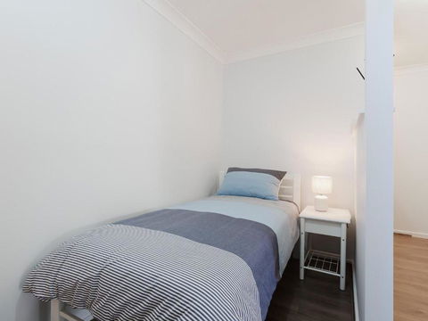 9 Shoal Bay Beach Apartments 2 Shoal Bay Road Air Conditioning & Complex Swimming Pool - Tourism Caloundra 2