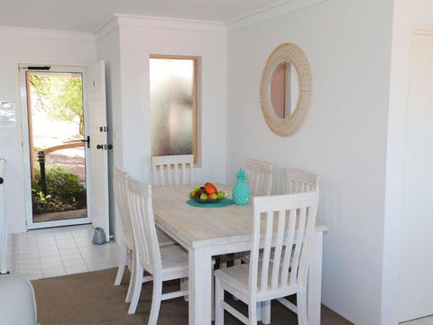 4 Frangipani 30 Leonard Avenue Spacious Townhouse - Tourism Caloundra 4