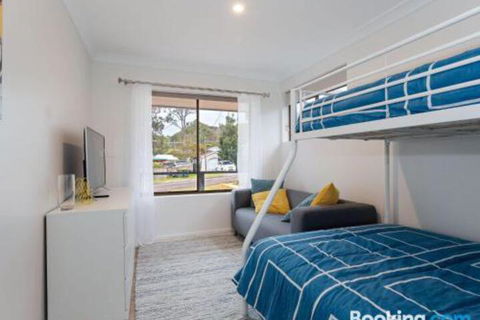 Bay Dream Believer 16 Verona Road Pet Friendly Boat Parking & WIFI - Tourism Caloundra 2
