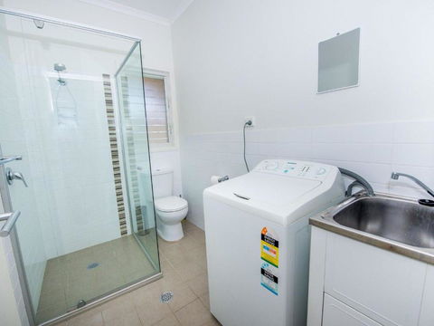 1 Florida 5 Lillian Street 2 Min Walk To Beach Shops & Restaurants - Tourism Caloundra 6