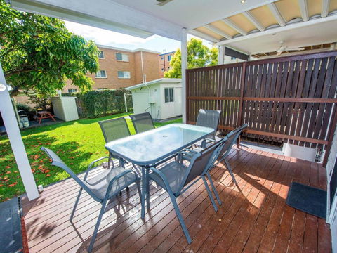 1 Florida 5 Lillian Street 2 Min Walk To Beach Shops & Restaurants - Tourism Caloundra 3