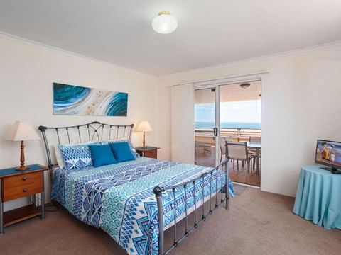 3 The Clippers 131 Soldiers Point Road Fabulous Waterfront Unit - Tourism Caloundra 5