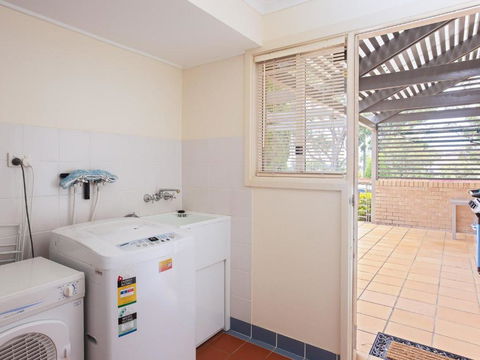 3 The Clippers 131 Soldiers Point Road Fabulous Waterfront Unit - Tourism Caloundra 4