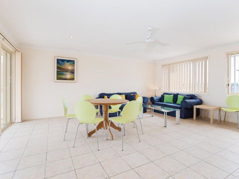 Ocean View Anna Bay 23 Ocean Avenue - Tourism Caloundra 4