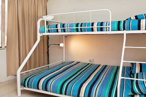 Monterey Lodge Unit 10 27 Warne Terrace. Kings Beach - Tourism Caloundra 6