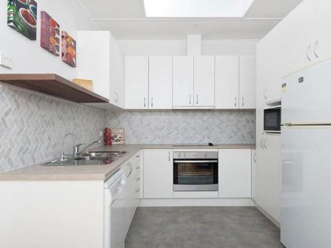 The Croft 11 Boulder Bay Rd Cosy Beach House With Aircon & Only 270m To The Beach - Tourism Caloundra 1