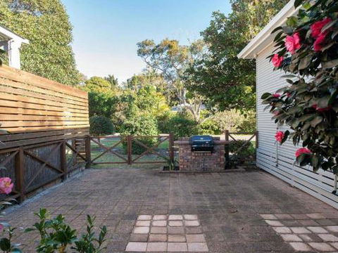 The Croft 11 Boulder Bay Rd Cosy Beach House With Aircon & Only 270m To The Beach - Tourism Caloundra 2