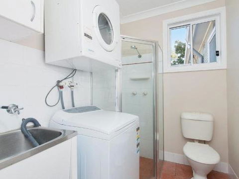 The Croft 11 Boulder Bay Rd Cosy Beach House With Aircon & Only 270m To The Beach - Tourism Caloundra 6