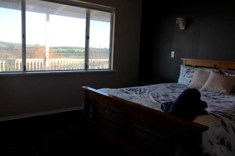 A Better Life Animal Sanctuary FarmStay Private Two Bedrooms Lounge Room & Bathroom & Toilet Shared Kitchen - Tourism Caloundra 4