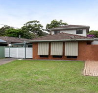Willows at the Bay 111 Horace St. Large House with Aircon WIFI  Boat Parking. - Tourism Caloundra