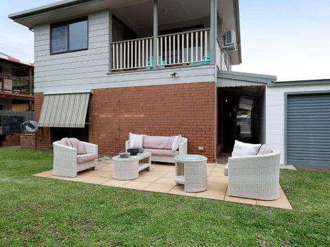 Willows At The Bay 111 Horace St. Large House With Aircon WIFI & Boat Parking. - Tourism Caloundra 6