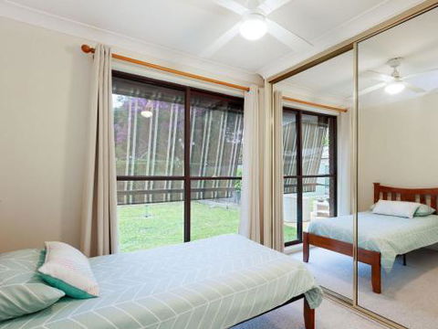 Willows At The Bay 111 Horace St. Large House With Aircon WIFI & Boat Parking. - Tourism Caloundra 2