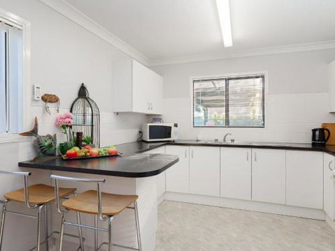 Lorikeet Retreat 2 / 117 Tomaree Rd Pet Friendly Air Conditioned Holiday House - Tourism Caloundra 0