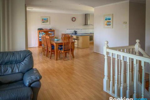 Endeavour 6 - Tourism Caloundra 6