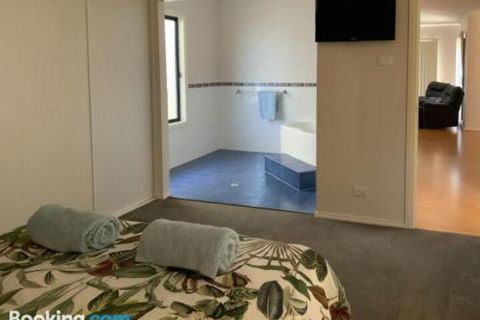 Endeavour 6 - Tourism Caloundra 3