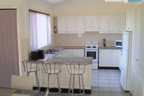 Retreat On Surf Beach - Tourism Caloundra 3