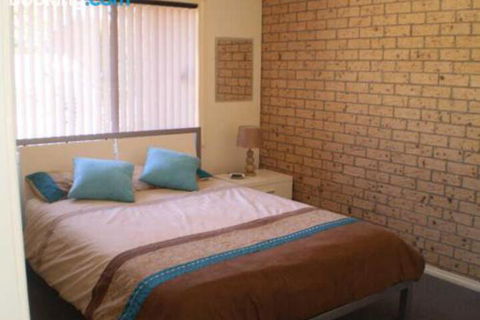 Retreat On Surf Beach - Tourism Caloundra 1