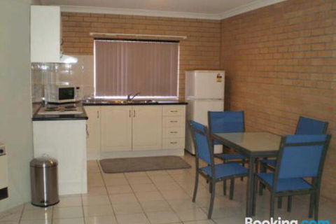 Retreat On Surf Beach - Tourism Caloundra 2