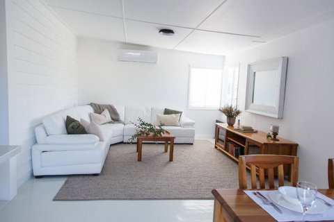 The Rested Guest 3 Bedroom Cottage West Wyalong - Tourism Caloundra 3