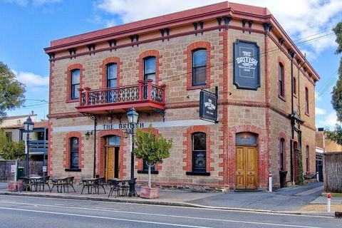 Former Dress Circle Nth Adelaide Apt With Aircon - Tourism Caloundra 1