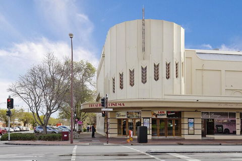 Former Dress Circle Nth Adelaide Apt With Aircon - Tourism Caloundra 2