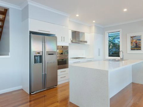 Absolute Waterfront Lakehouse Fishing Point Waterfront Pool Jetty - Tourism Caloundra 5