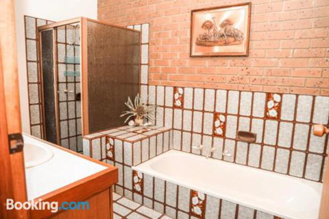 Banksia Beach House - Tourism Caloundra 4