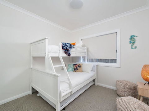 C A L M At Beautiful Shoal Bay - Tourism Caloundra 4