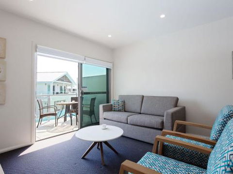 245 Pacific Blue 265 Sandy Point Rd Air Conditioned Unit With Resort Facilities & Linen Supplied - Tourism Caloundra 1
