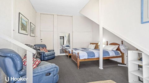 Yacaaba Beautiful Waterfront Location - Tourism Caloundra 4