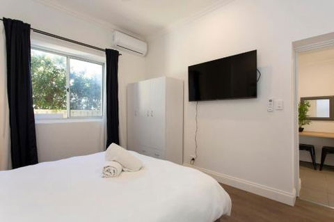 Dingo At White Gum Lodge - Tourism Caloundra 6