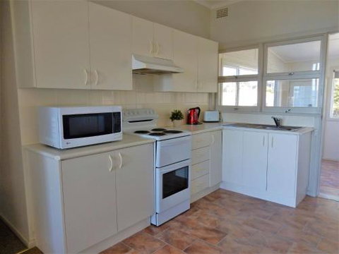 Seaside Beach House 25 Seaside Pde - Tourism Caloundra 2
