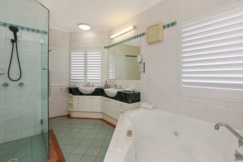 PRTFINO Ultimate Penthouse - Tourism Caloundra 5