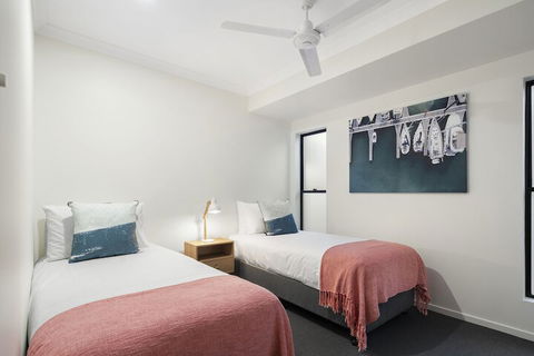 WHITSUNDAY Spacious & Comfortable Moments From Picturesque Boardwalk - Tourism Caloundra 2