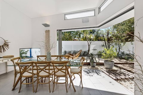 Ultimate Light & Space Noosa Heads - Tourism Caloundra 2