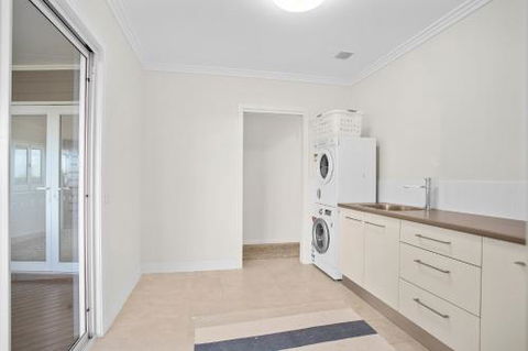 Coastal Retreat - Tourism Caloundra 6