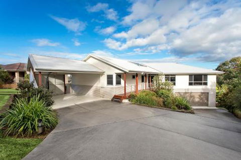 Coastal Retreat - Tourism Caloundra 0