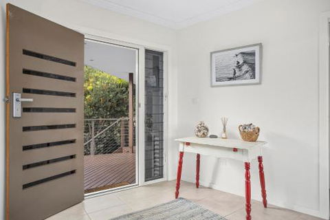 Coastal Retreat - Tourism Caloundra 1