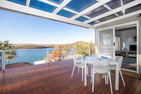 Home On The Water 21 Evans St. Lake Conjola - Tourism Caloundra 0