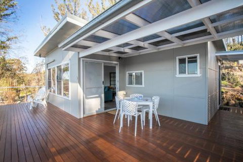 Home On The Water 21 Evans St. Lake Conjola - Tourism Caloundra 6
