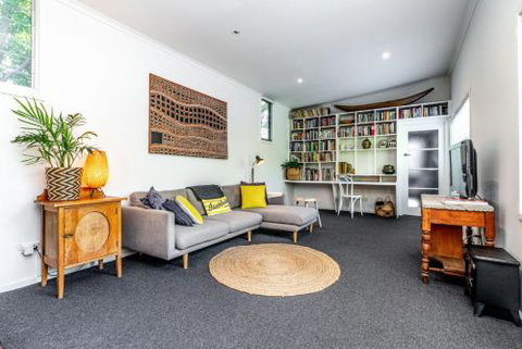 SUNSET BEACH SHACK On SURF - Tourism Caloundra 0