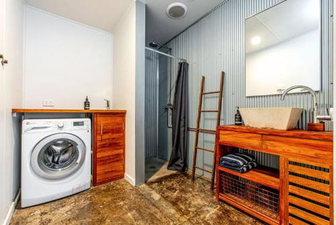 SUNSET BEACH SHACK On SURF - Tourism Caloundra 1