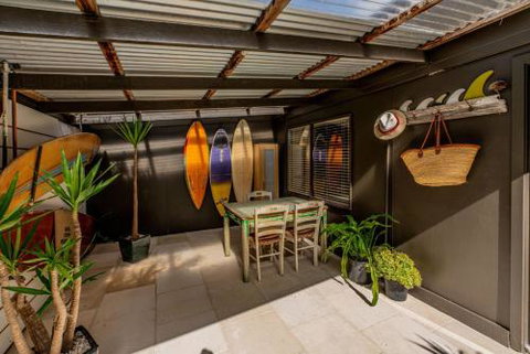 SUNSET BEACH SHACK On SURF - Tourism Caloundra 5