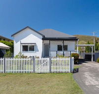 Escape to the Cottage 68 Tomaree Rd boat parking  WIFI - Tourism Caloundra